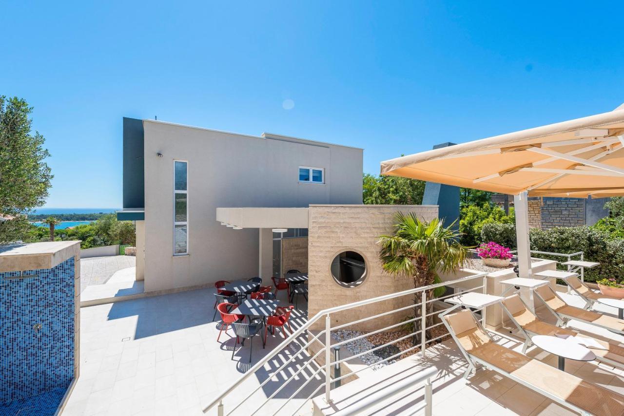 Pool Terrace Sea View Sarkic Apartment Novalja Exterior photo