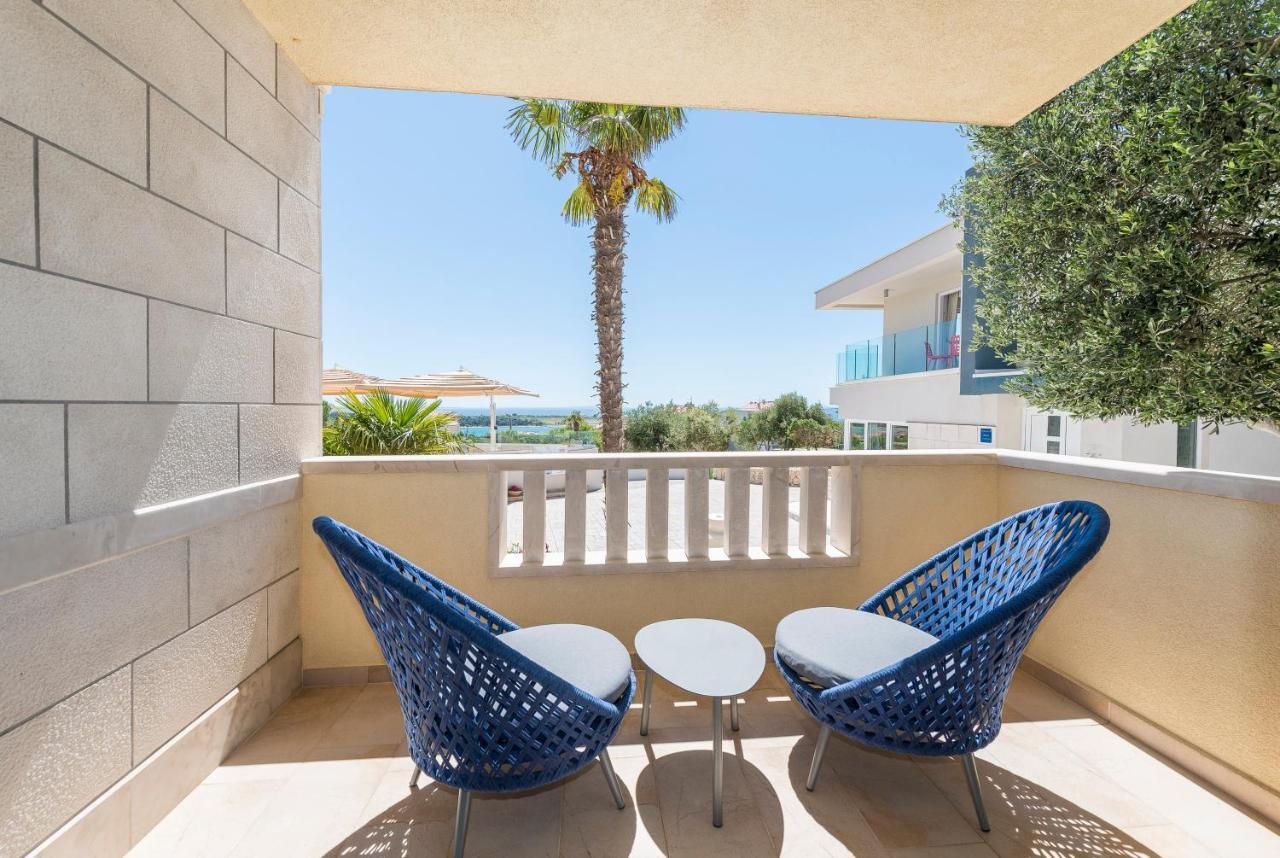 Pool Terrace Sea View Sarkic Apartment Novalja Exterior photo