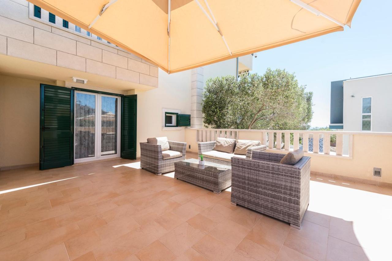 Pool Terrace Sea View Sarkic Apartment Novalja Exterior photo